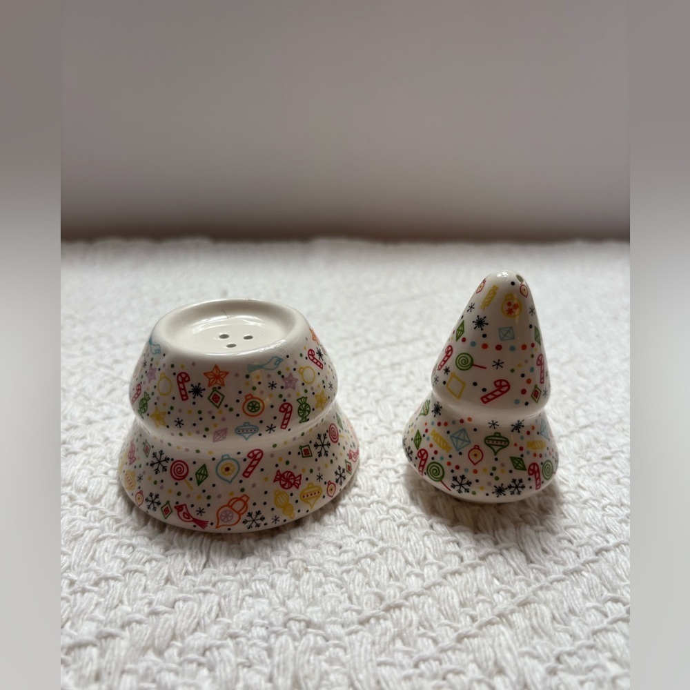 NIB Hallmark Christmas Tree Stacking Salt and Pepper Shakers - Picture 4 of 6